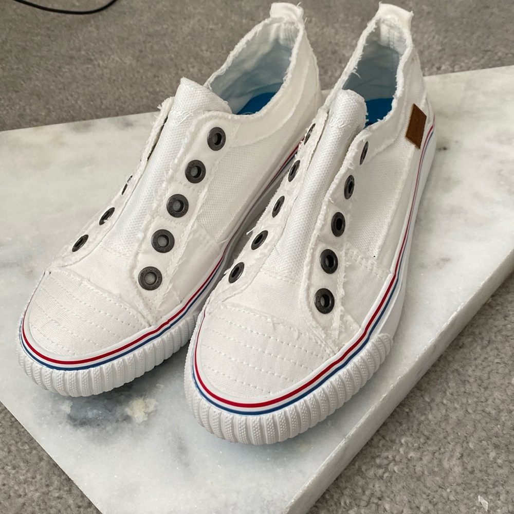 NWOT White Canvas Sneakers